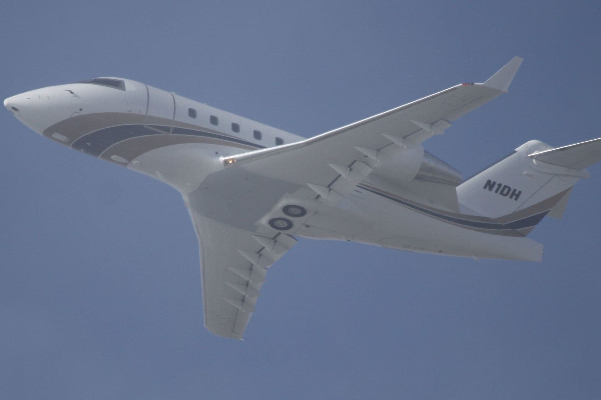 N1DH - Business jet