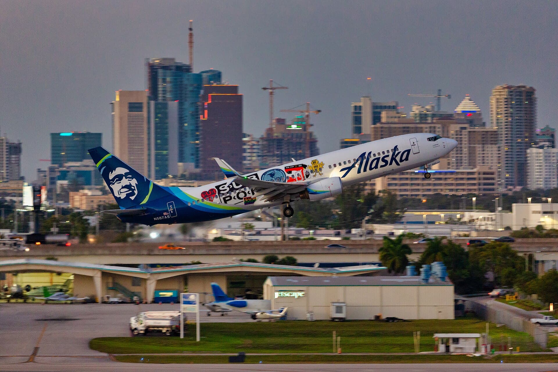 N587AS — Boeing