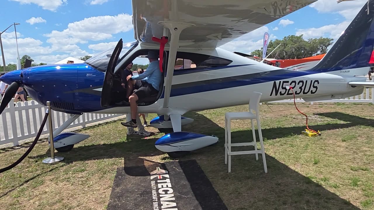 N523US at KLAL