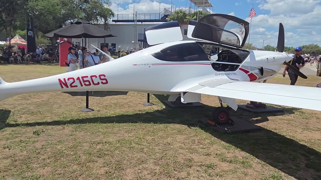 N215CS at KLAL