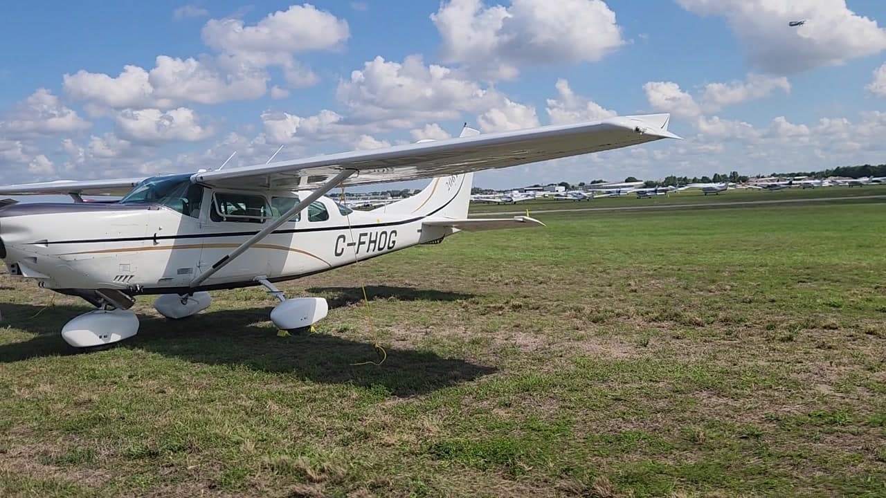 C-FHDG at KLAL