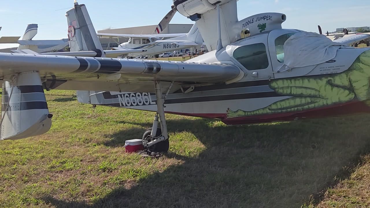 N6686L - Lake LA-4-200 at KLAL