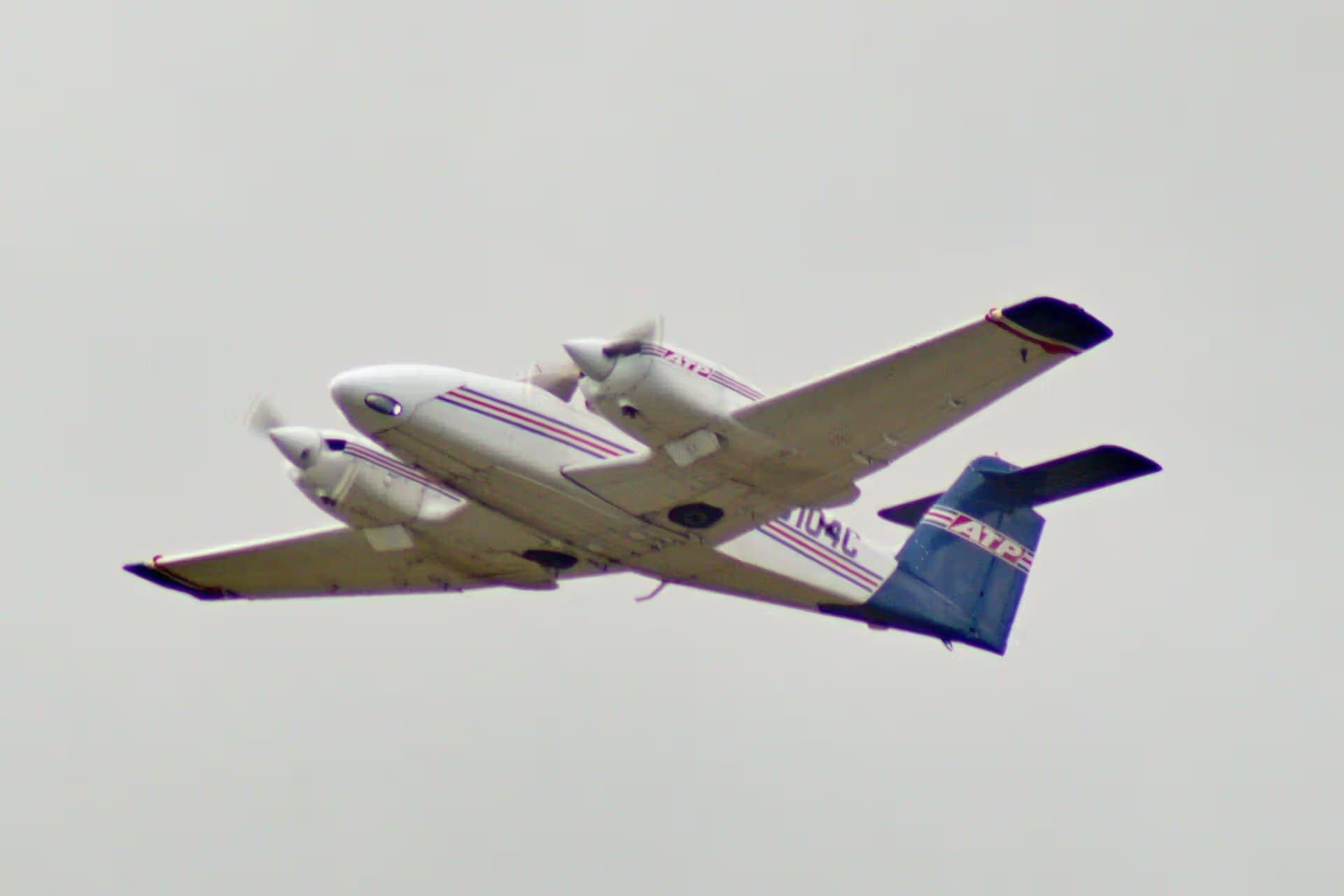N3104C — Twin-engine aircraft