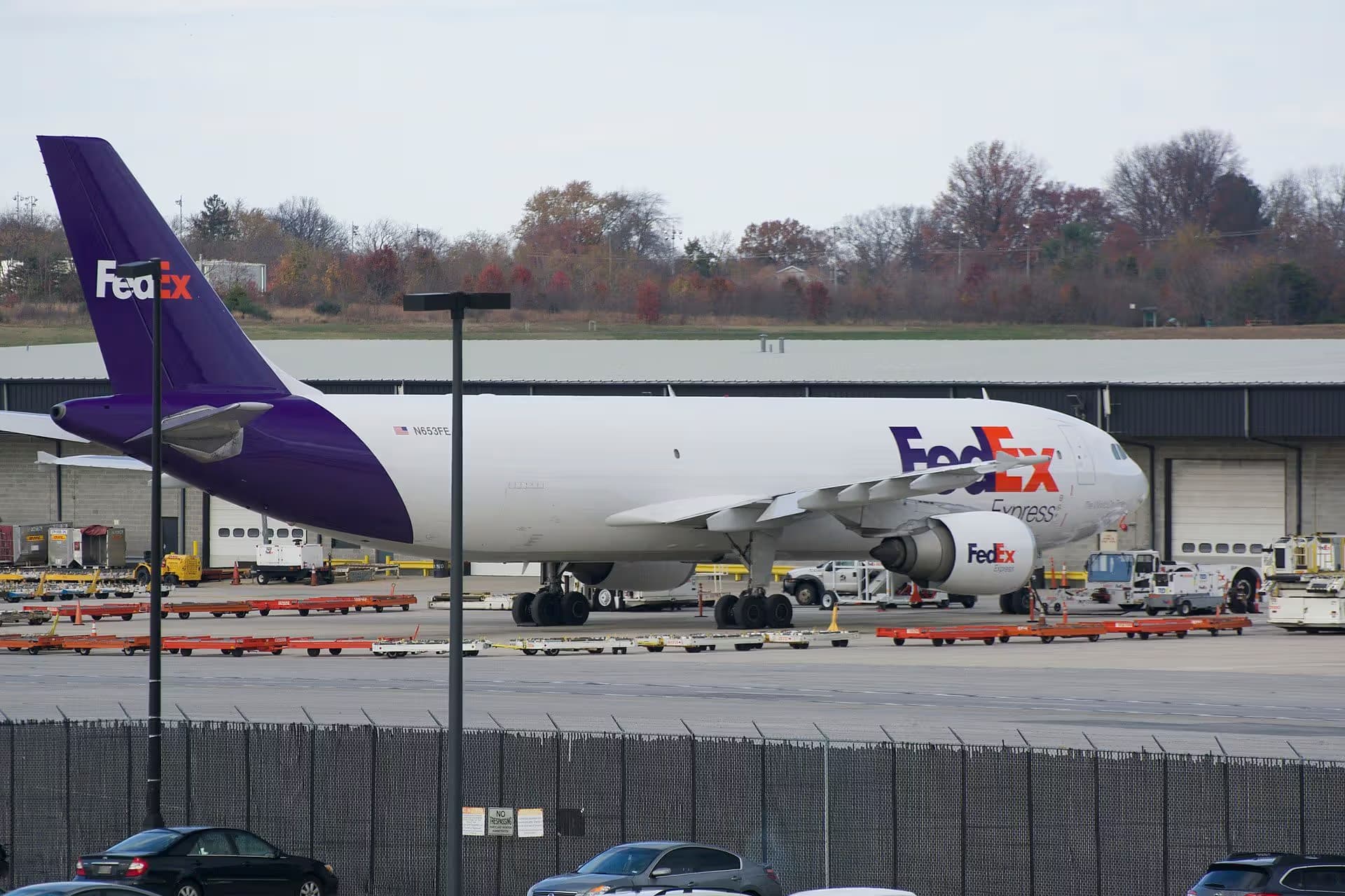 N653FE — Twin-engine aircraft