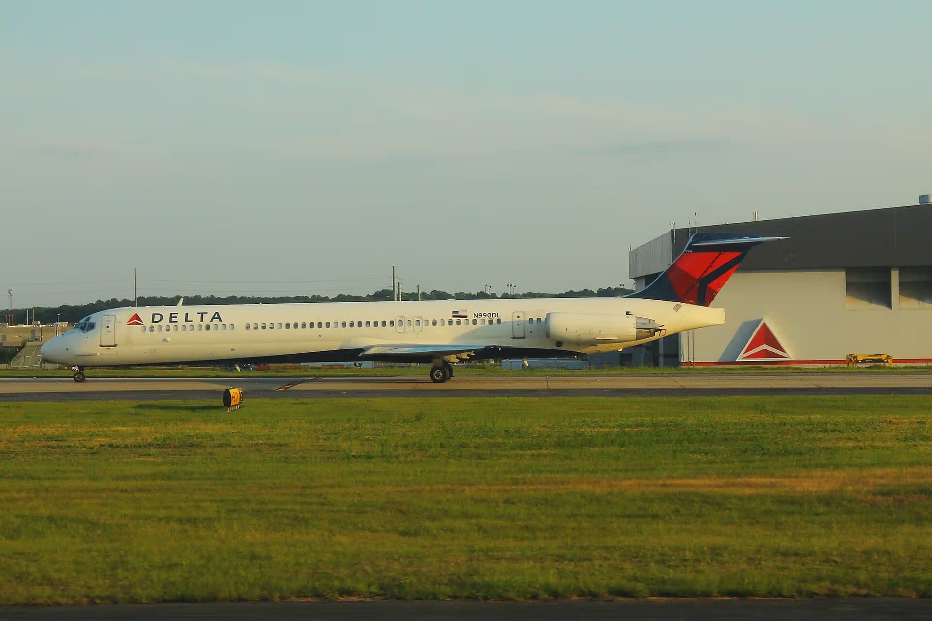 N990DL — Aircraft