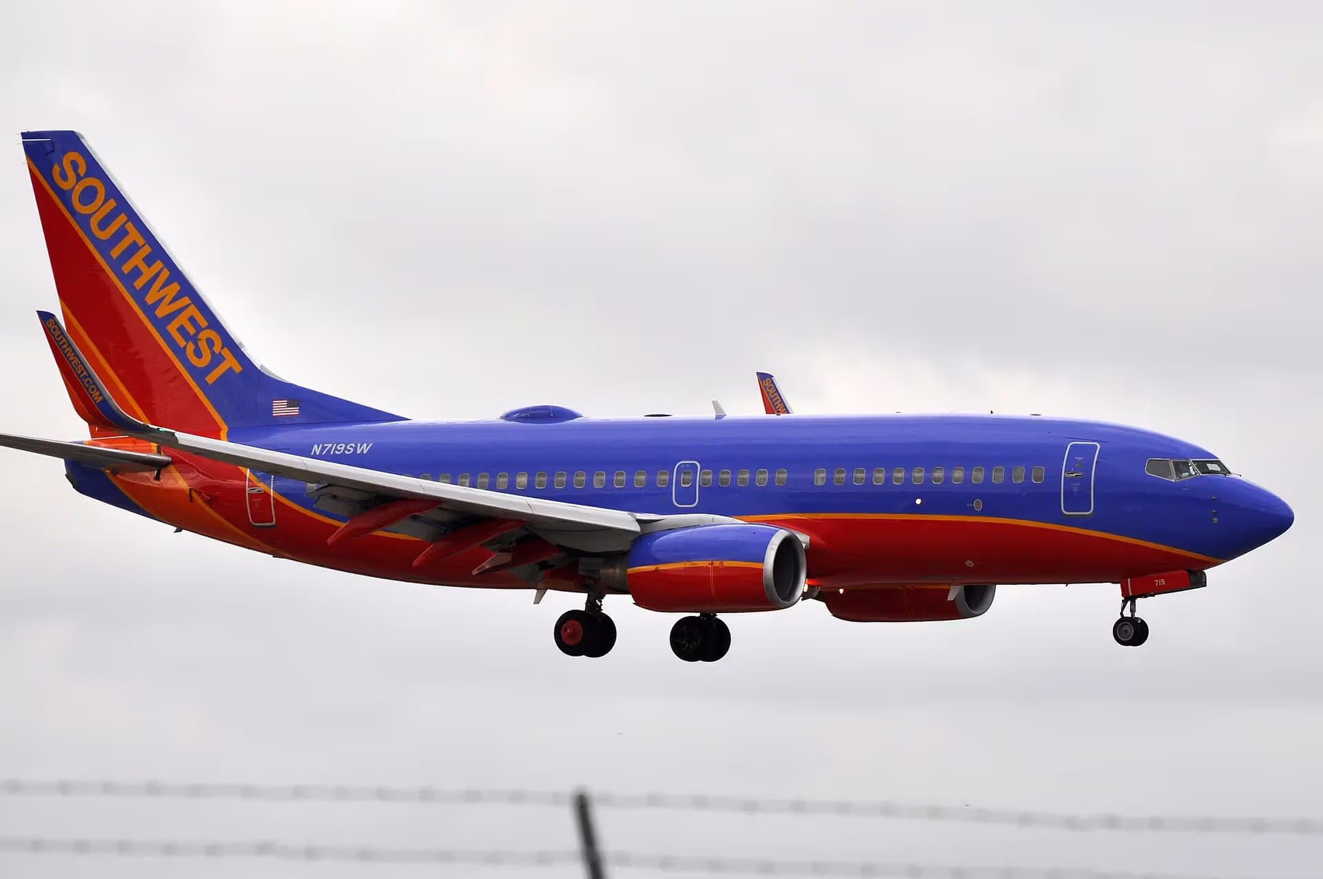 N719SW — Twin-engine aircraft