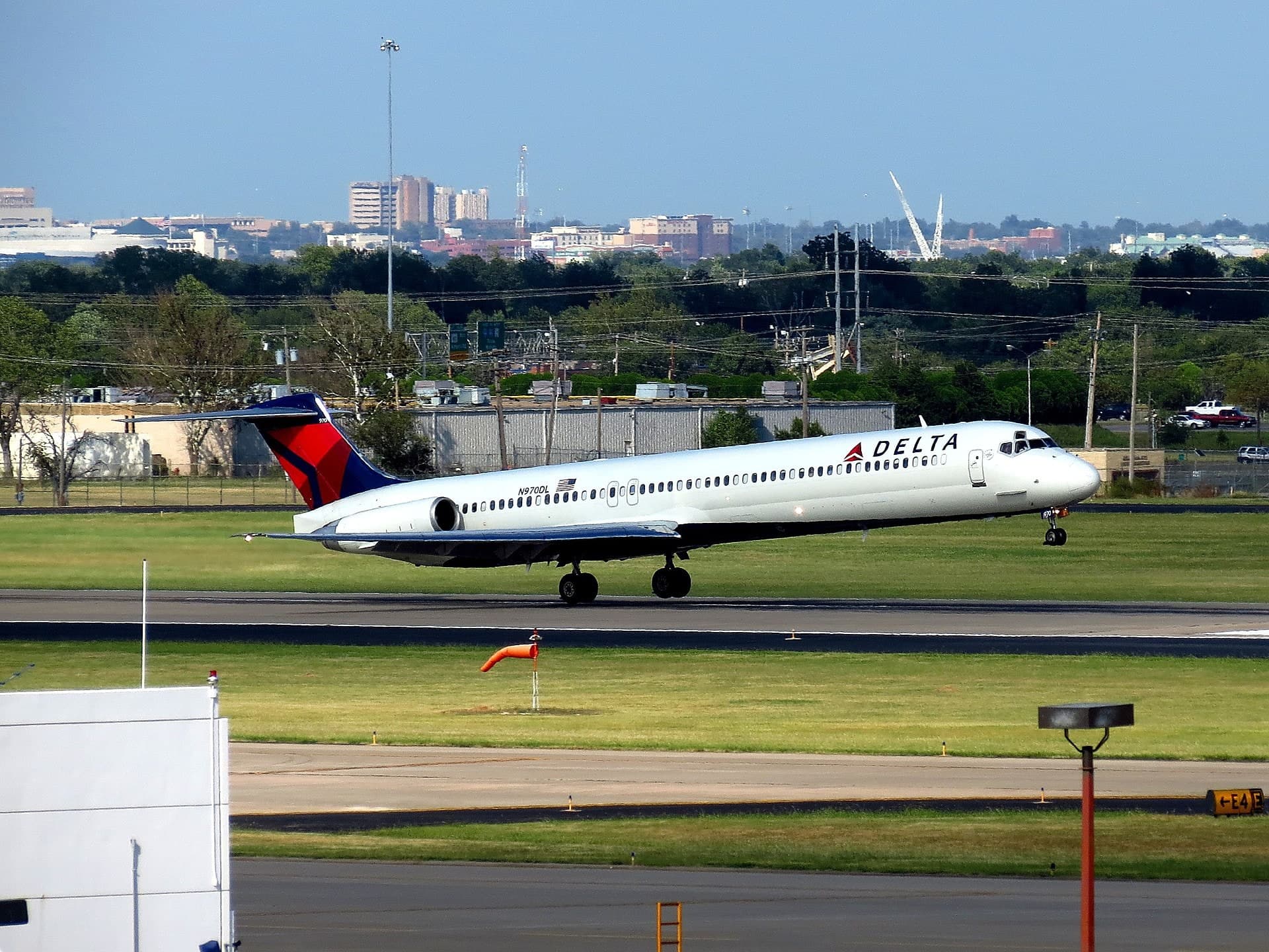 N970DL — Twin-engine aircraft