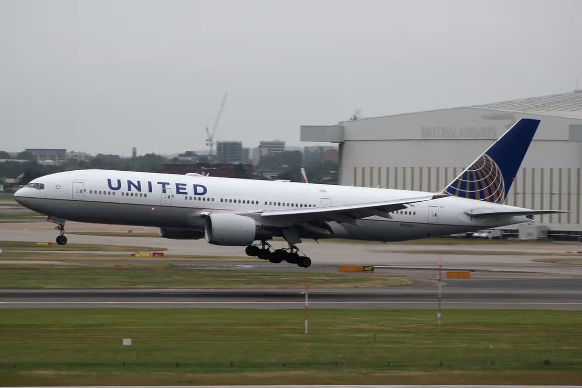 N225UA — Boeing