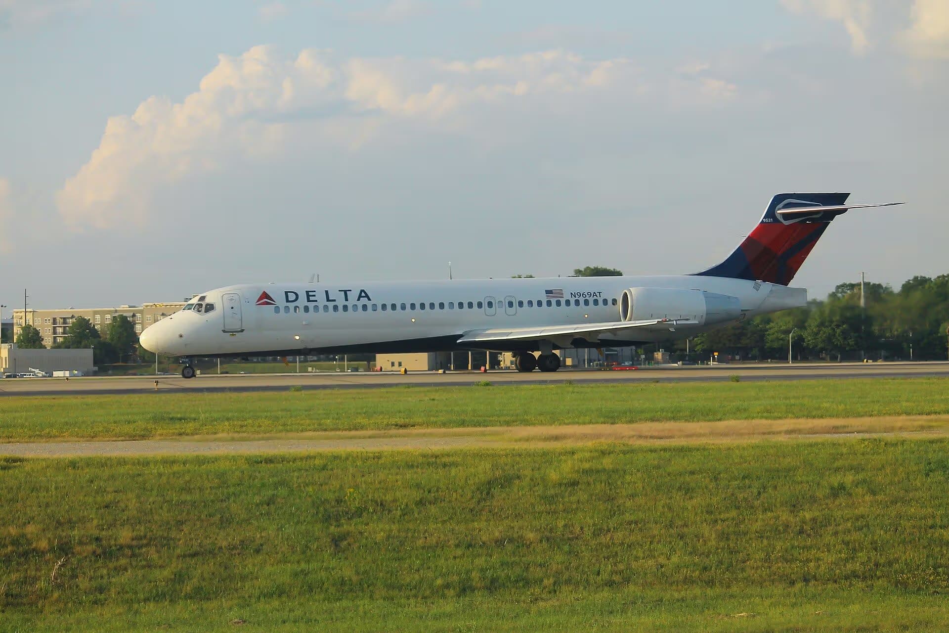 N969AT — Twin-engine aircraft