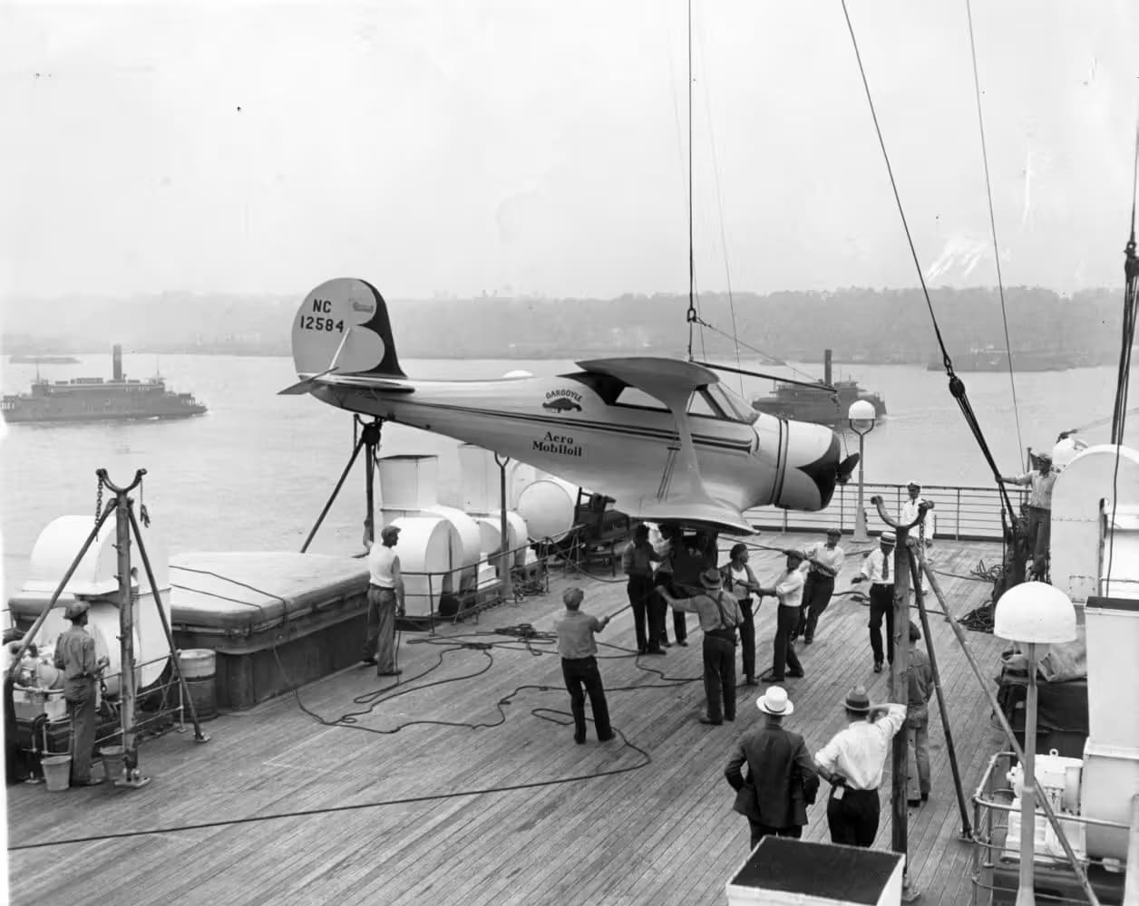 Unidentified — Single-engine aircraft