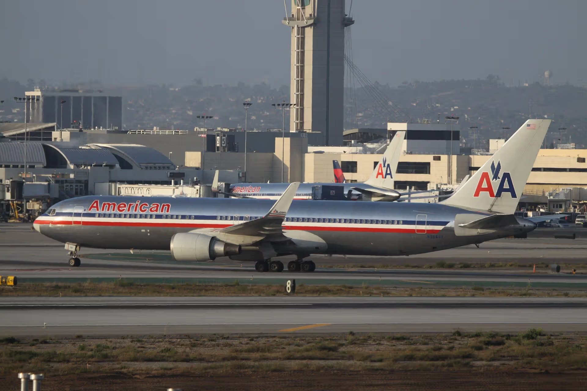 N386AA — Boeing