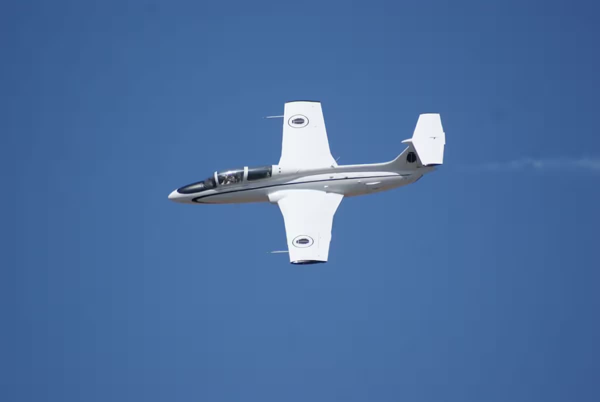 Unidentified — Single-engine aircraft