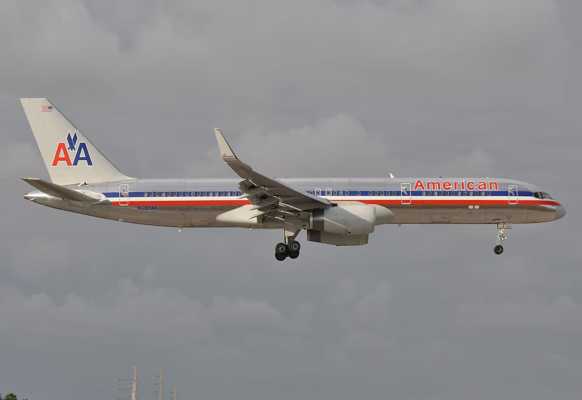 N662AA — Twin-engine aircraft