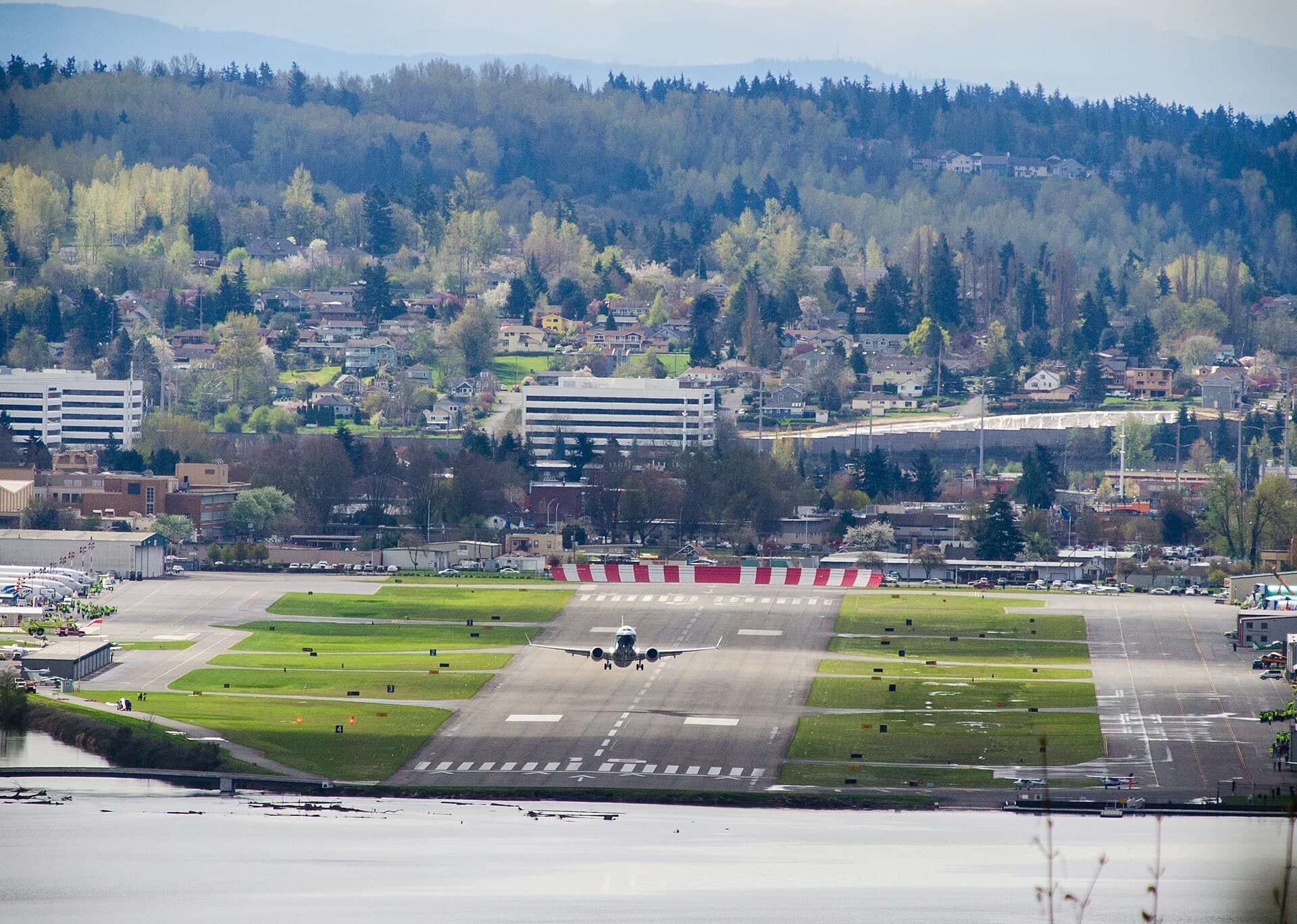 N7379E — Twin-engine aircraft