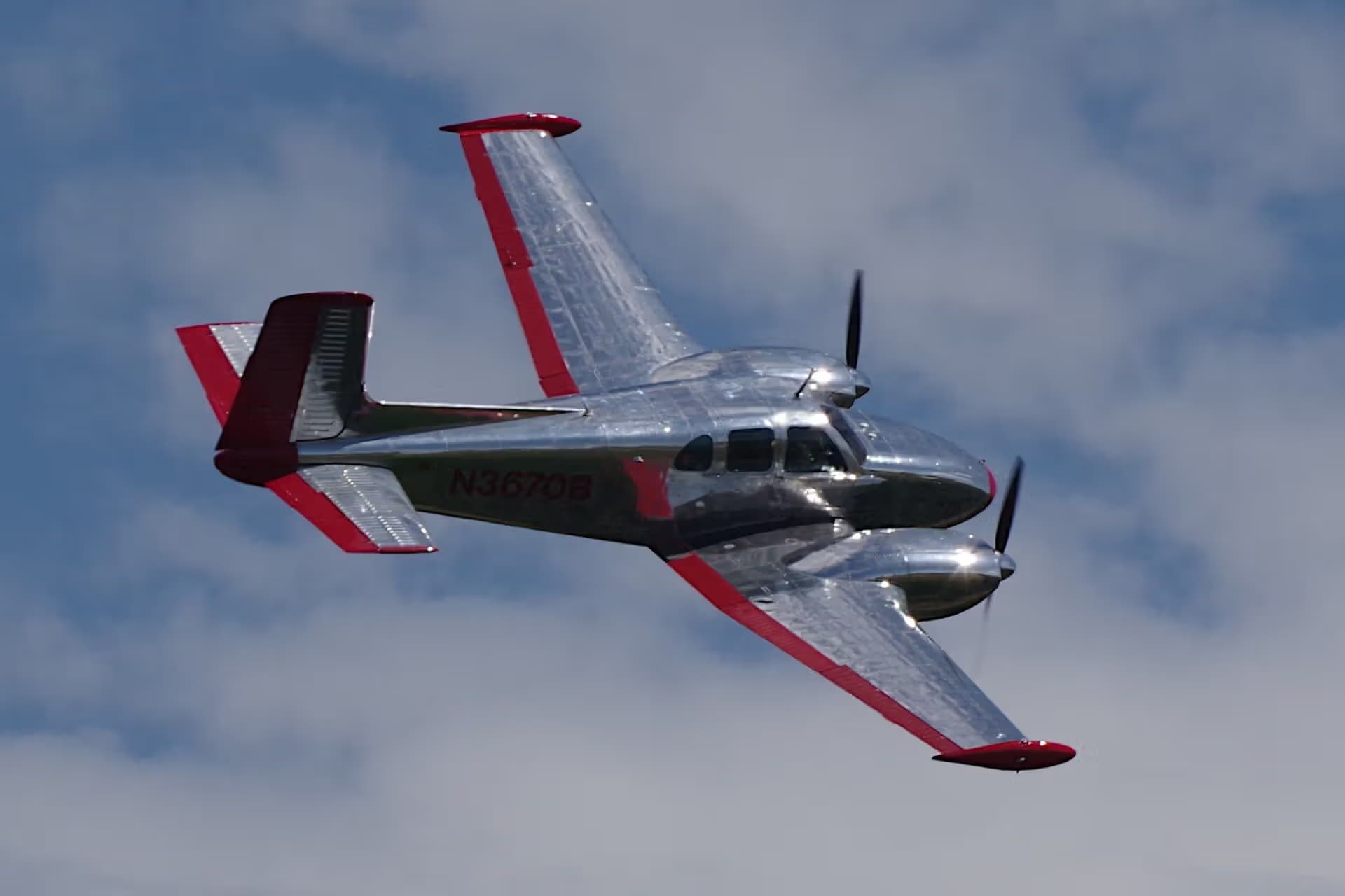 N3670B — Twin-engine aircraft