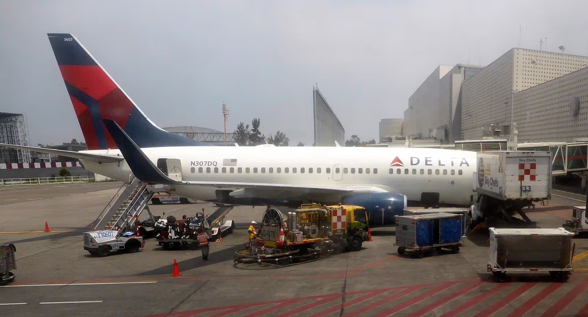 N307DQ — Twin-engine aircraft