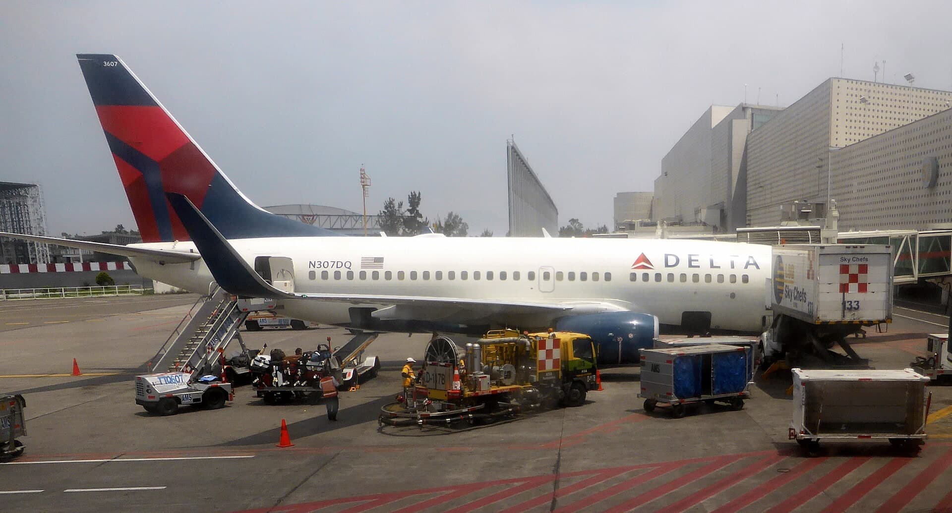 N307DQ — Twin-engine aircraft