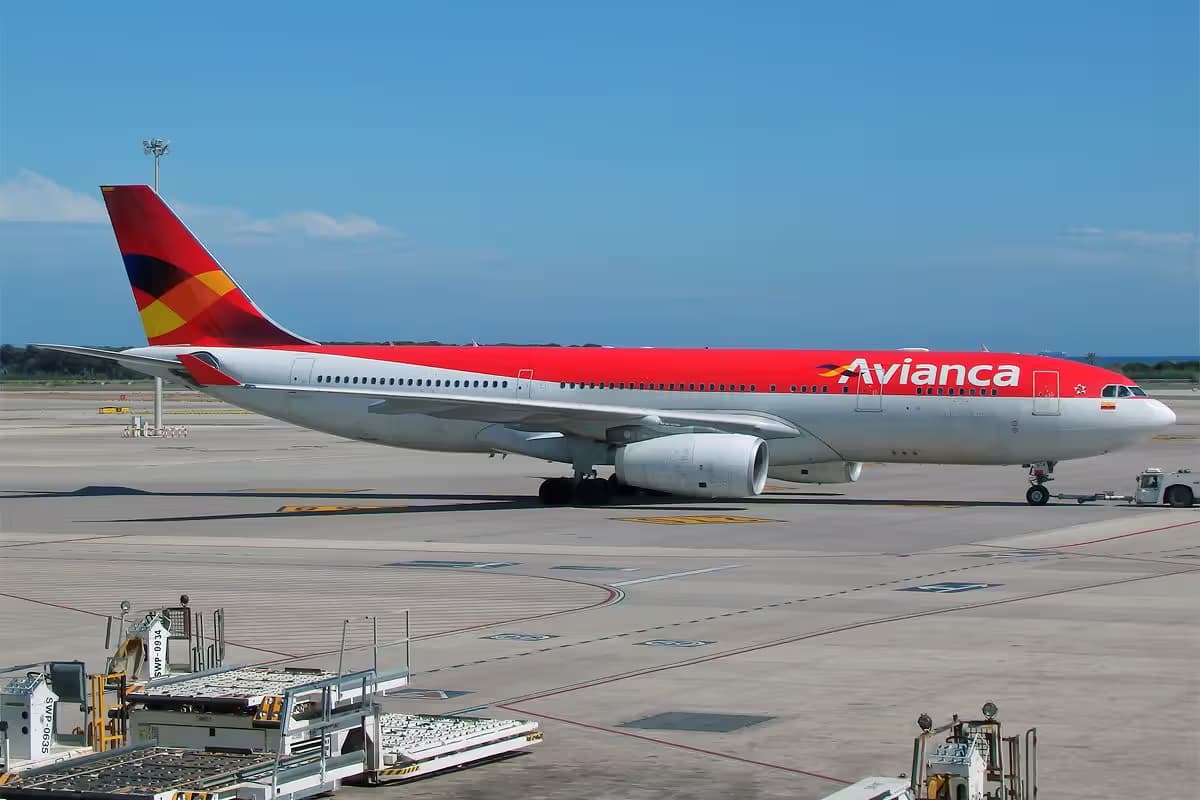 N974AV — Twin-engine aircraft