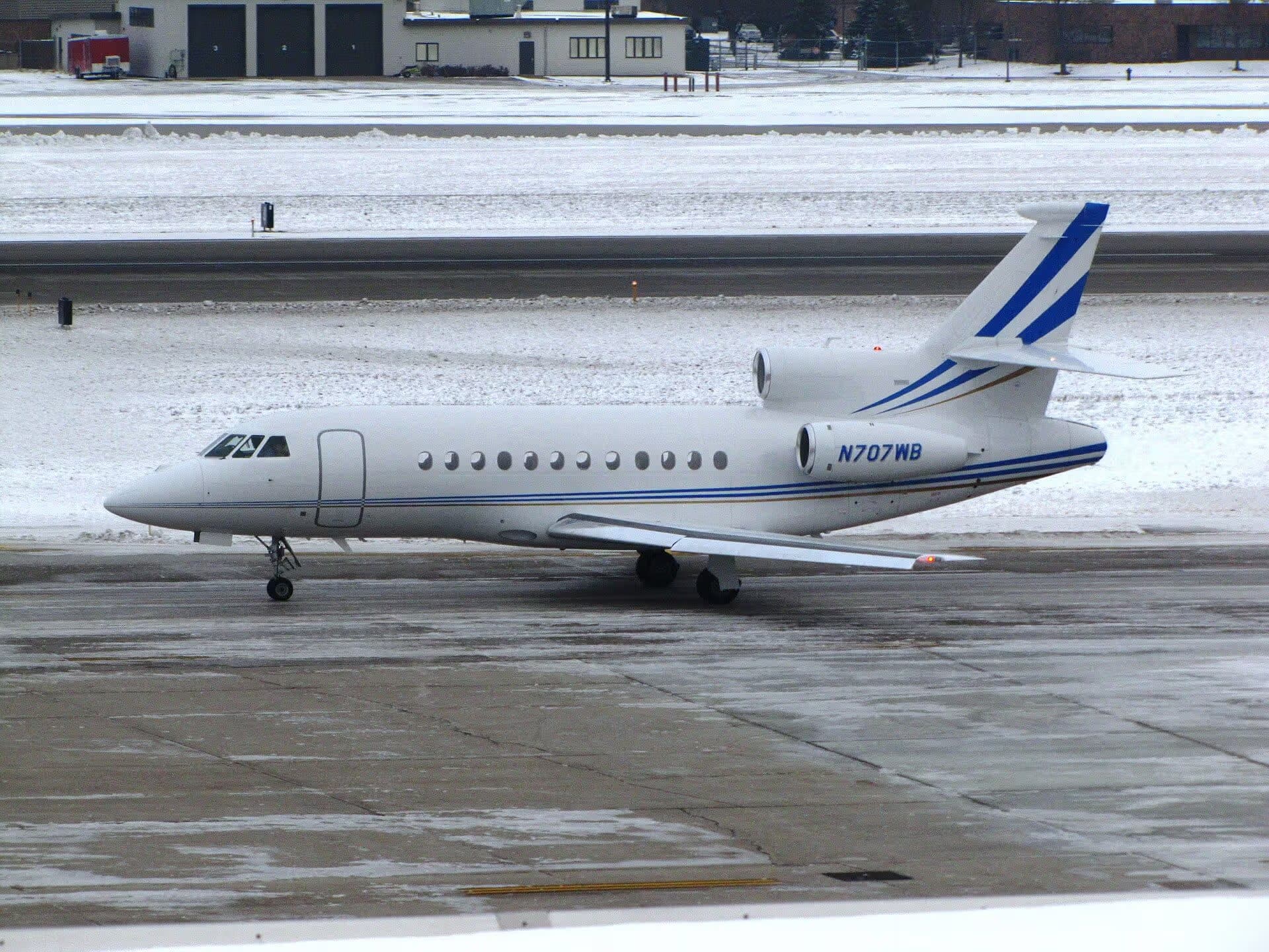 N707WB — Business jet