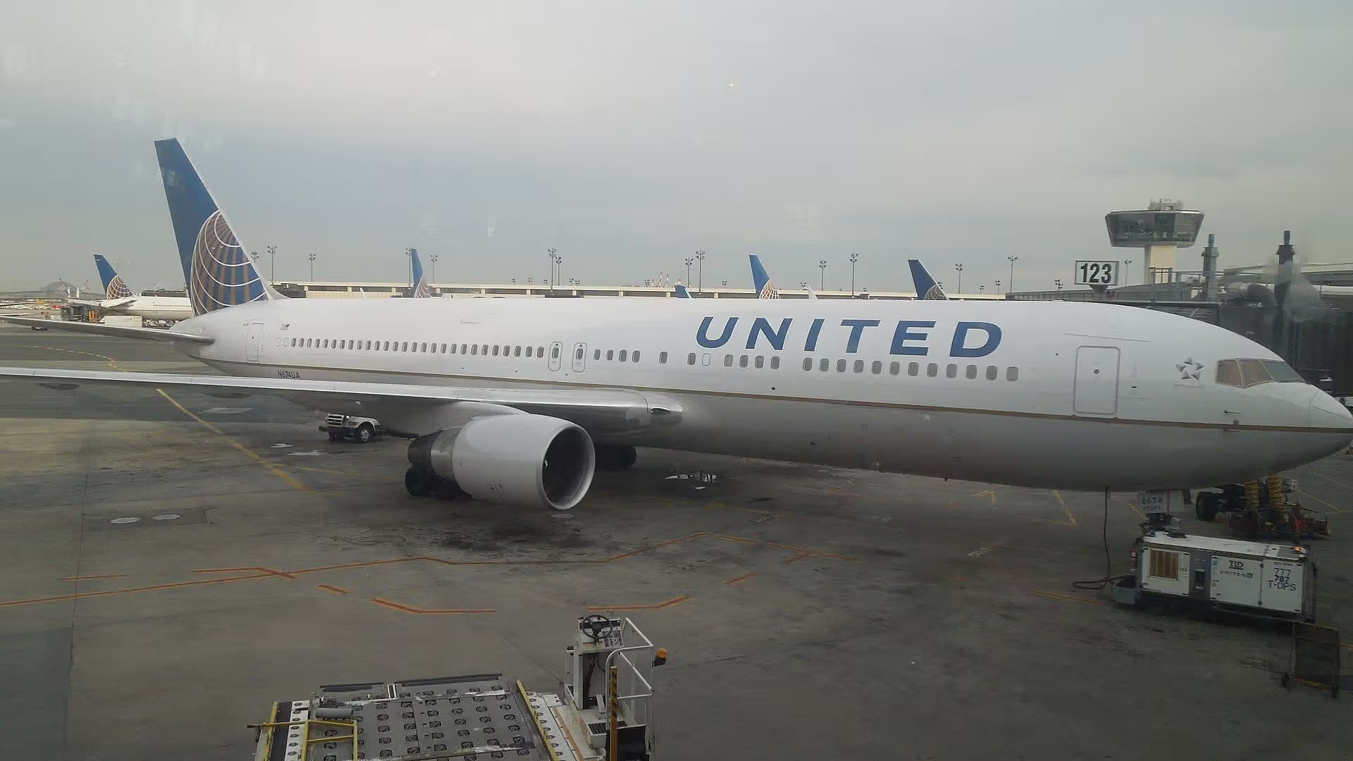 N674UA — Boeing