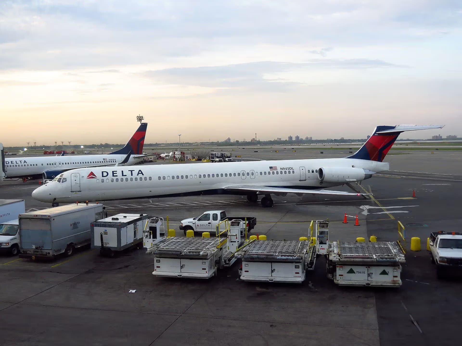 N945DL — Aircraft