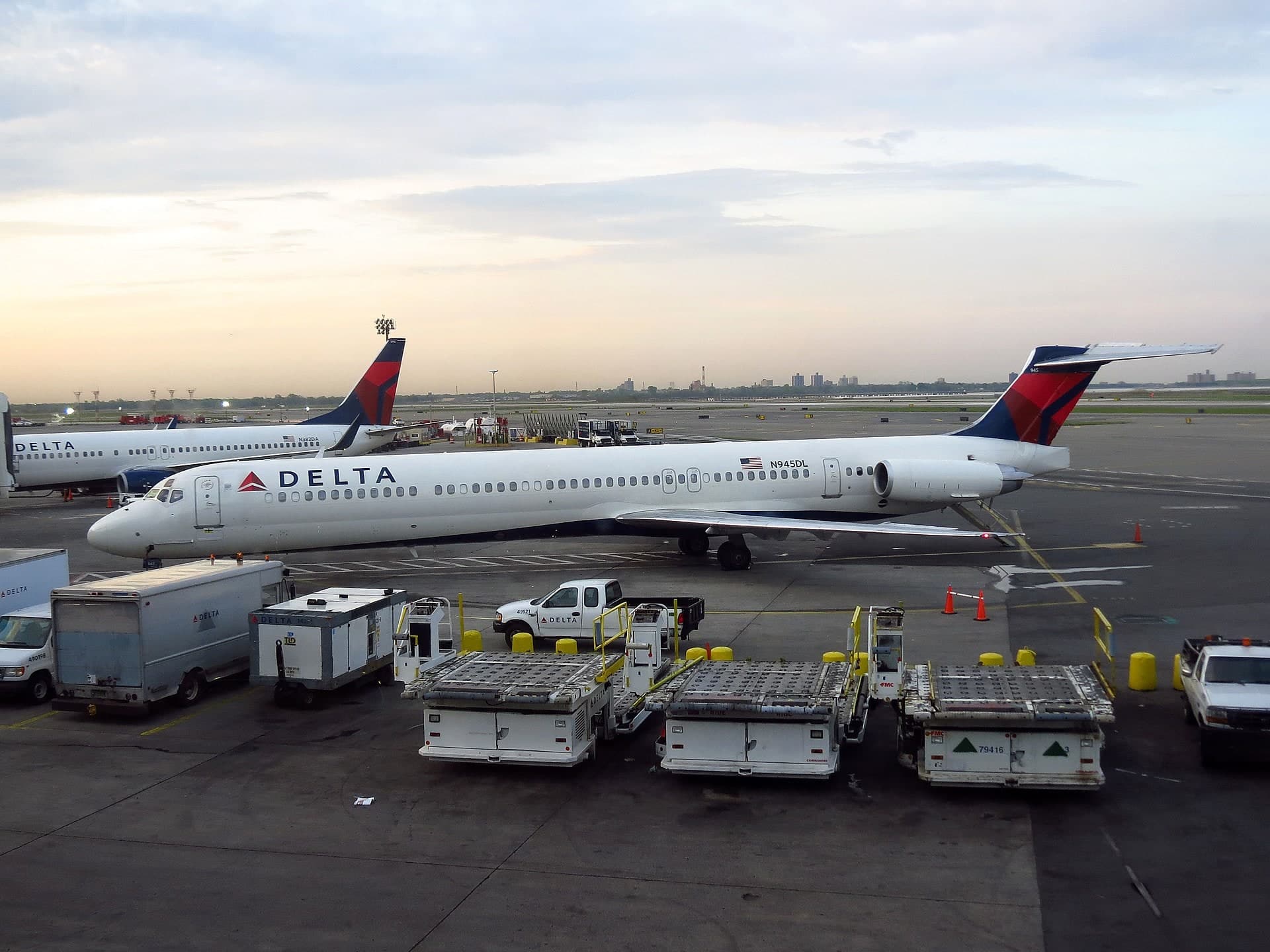 N945DL — Aircraft