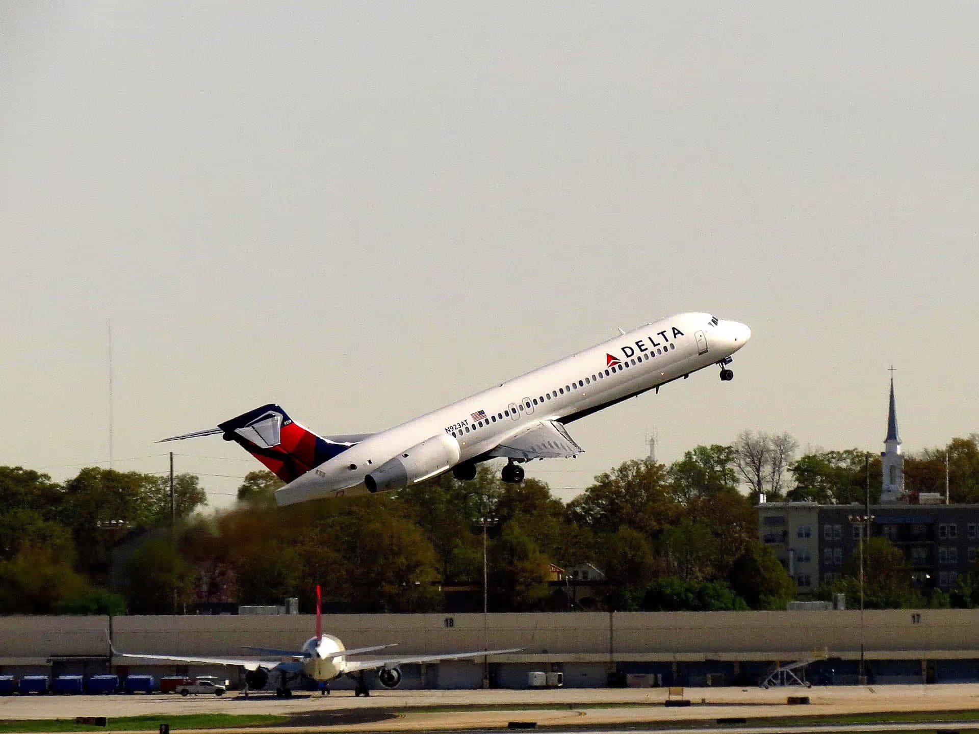 N923AT — Twin-engine aircraft
