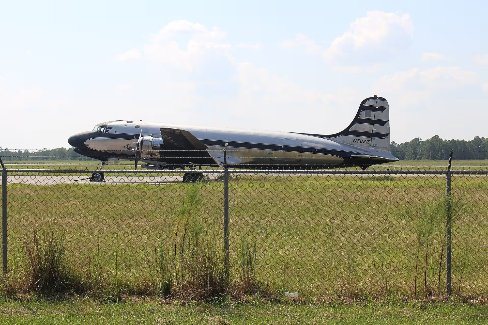 N708Z — Aircraft at Douglas Municipal Airport