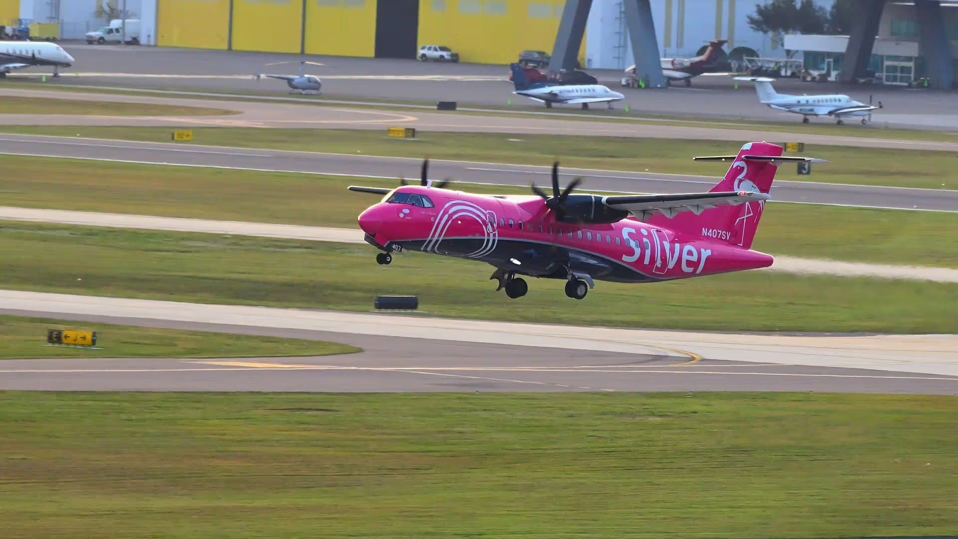 N407SV — Aircraft at Tampa International Airport