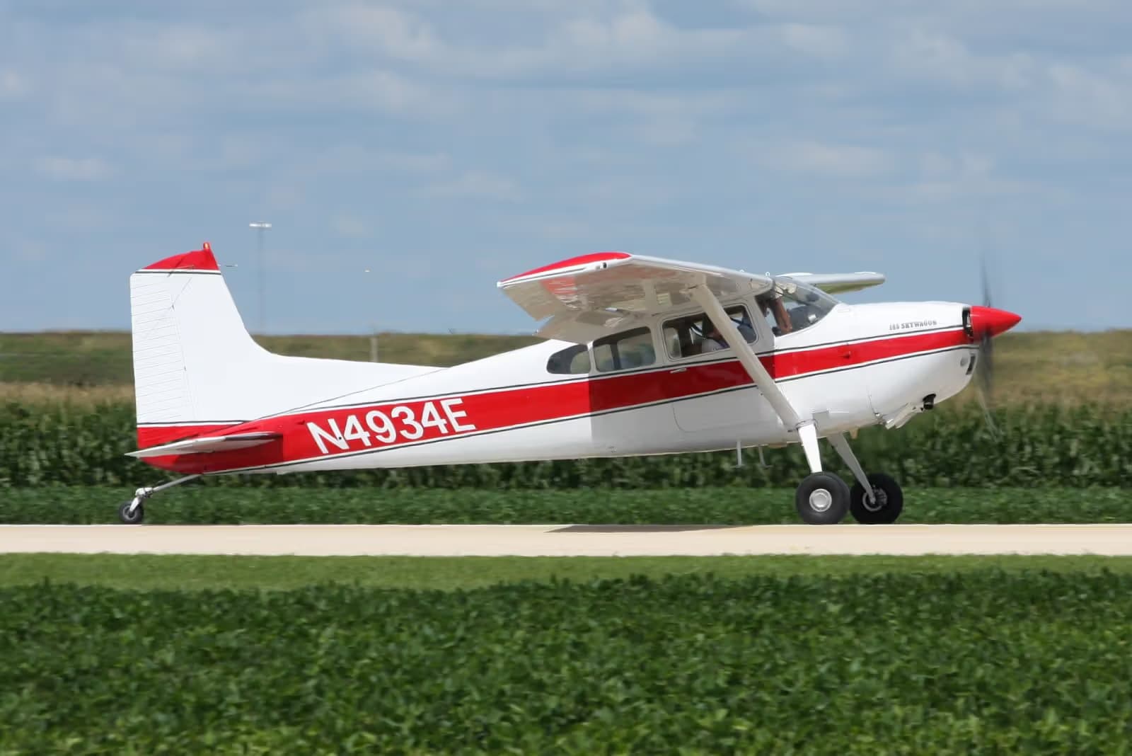 N4934E — Cessna