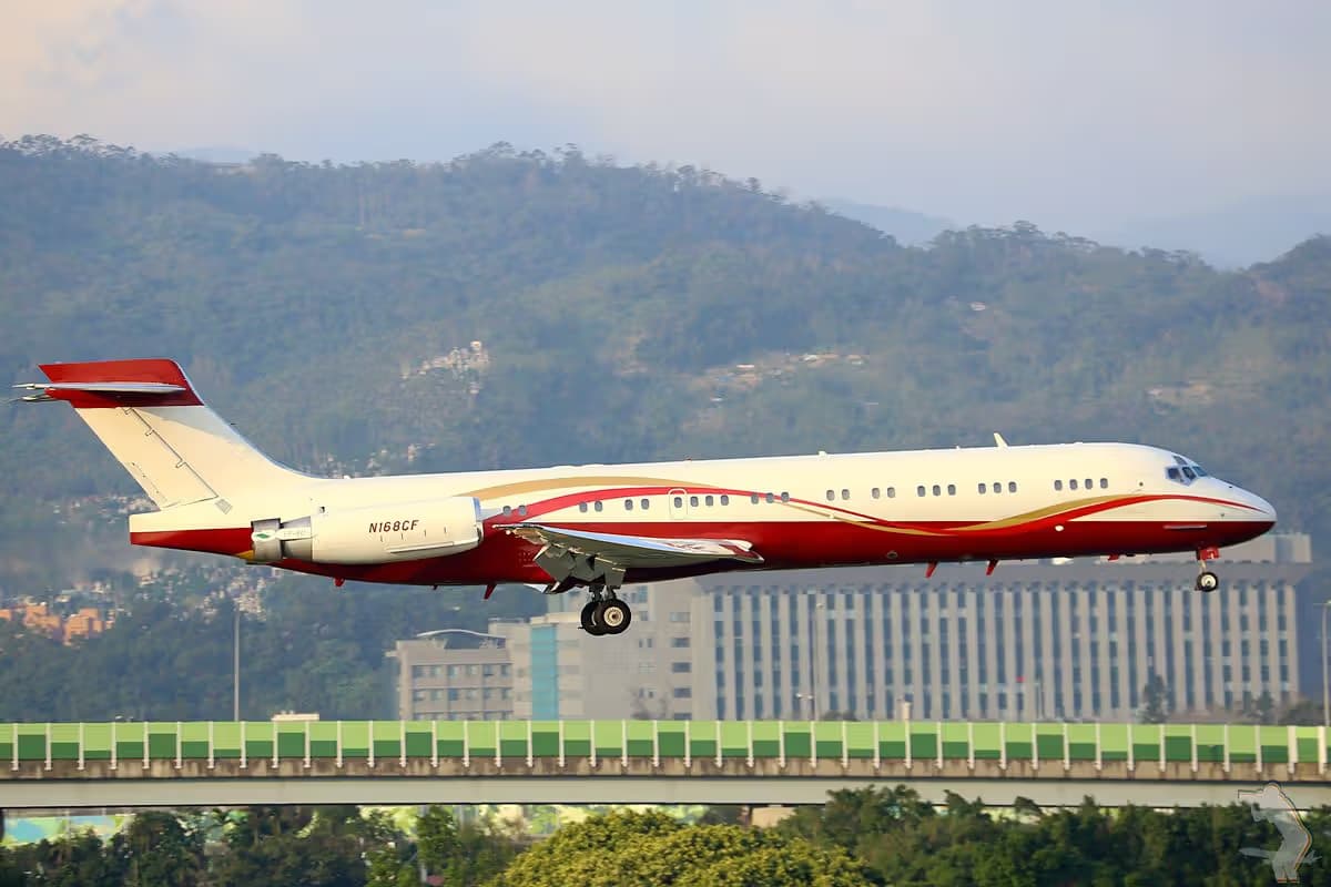 N168CF — Douglas