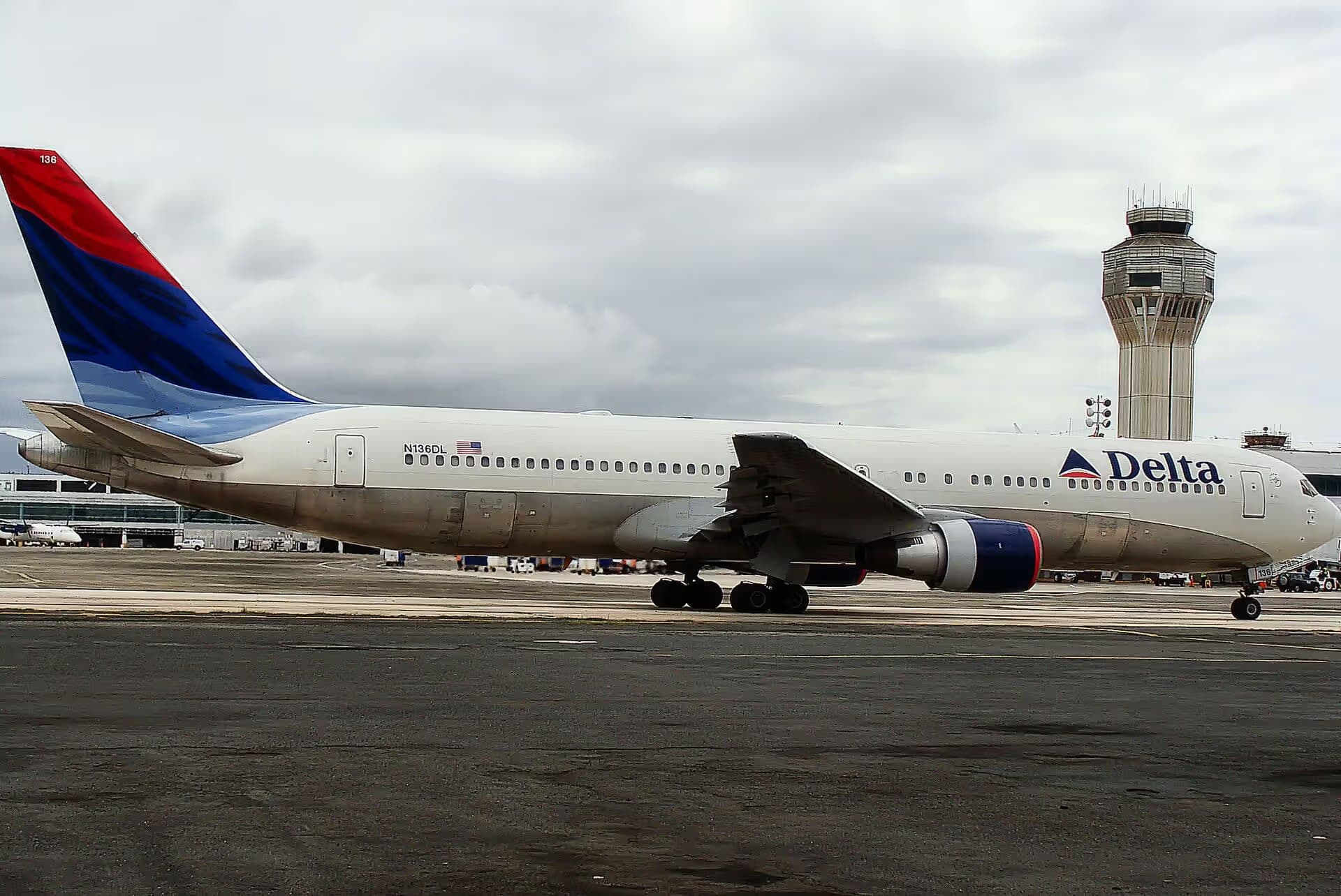 N136DL — Boeing