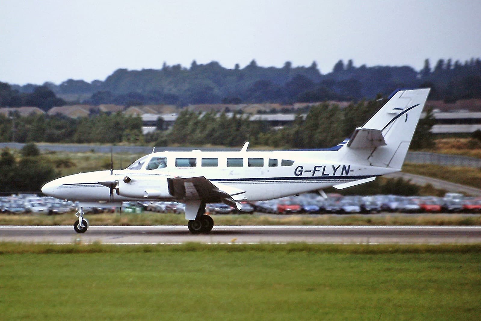 G-FLYN — Twin-engine aircraft