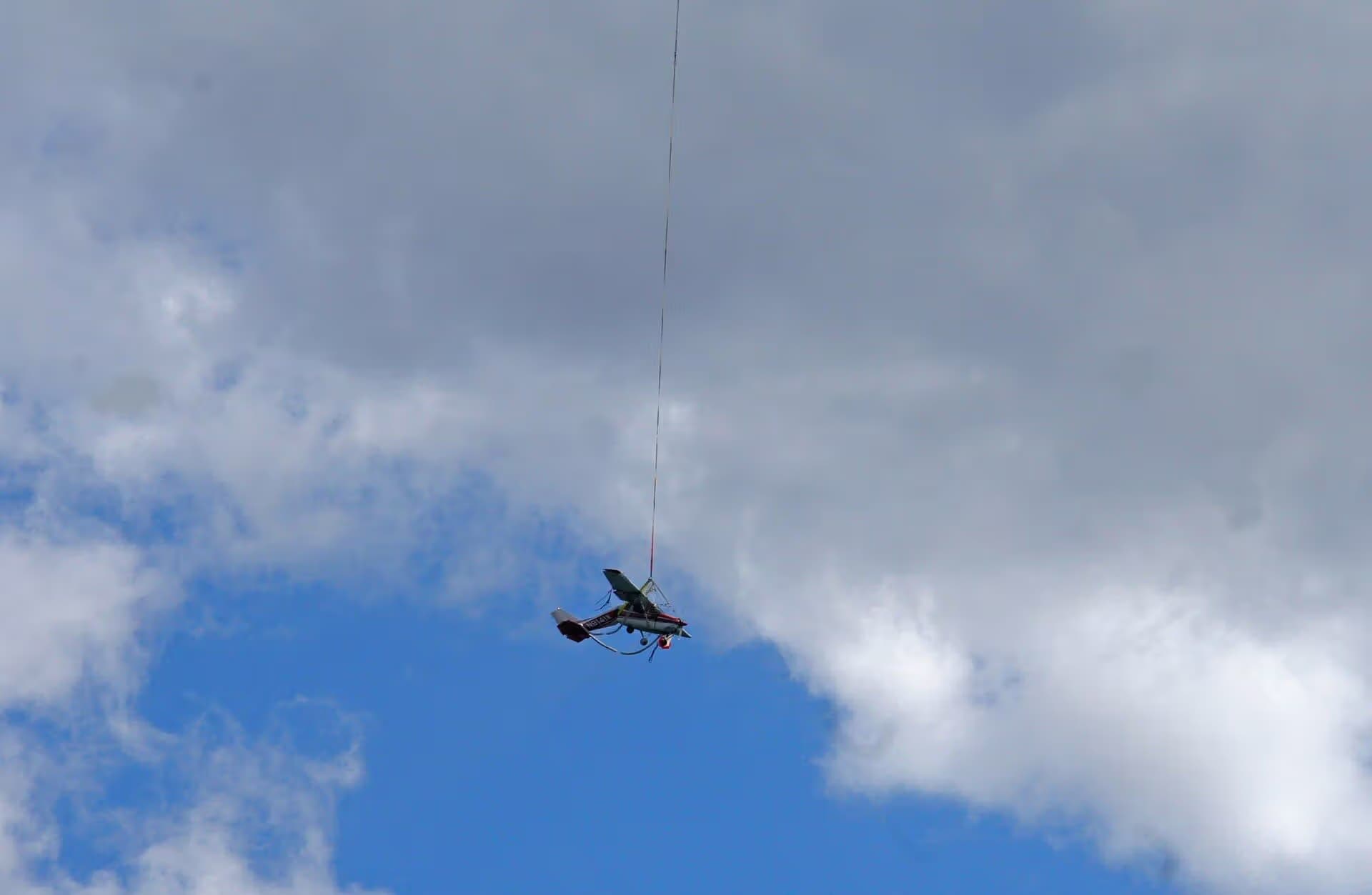Unidentified — Single-engine aircraft
