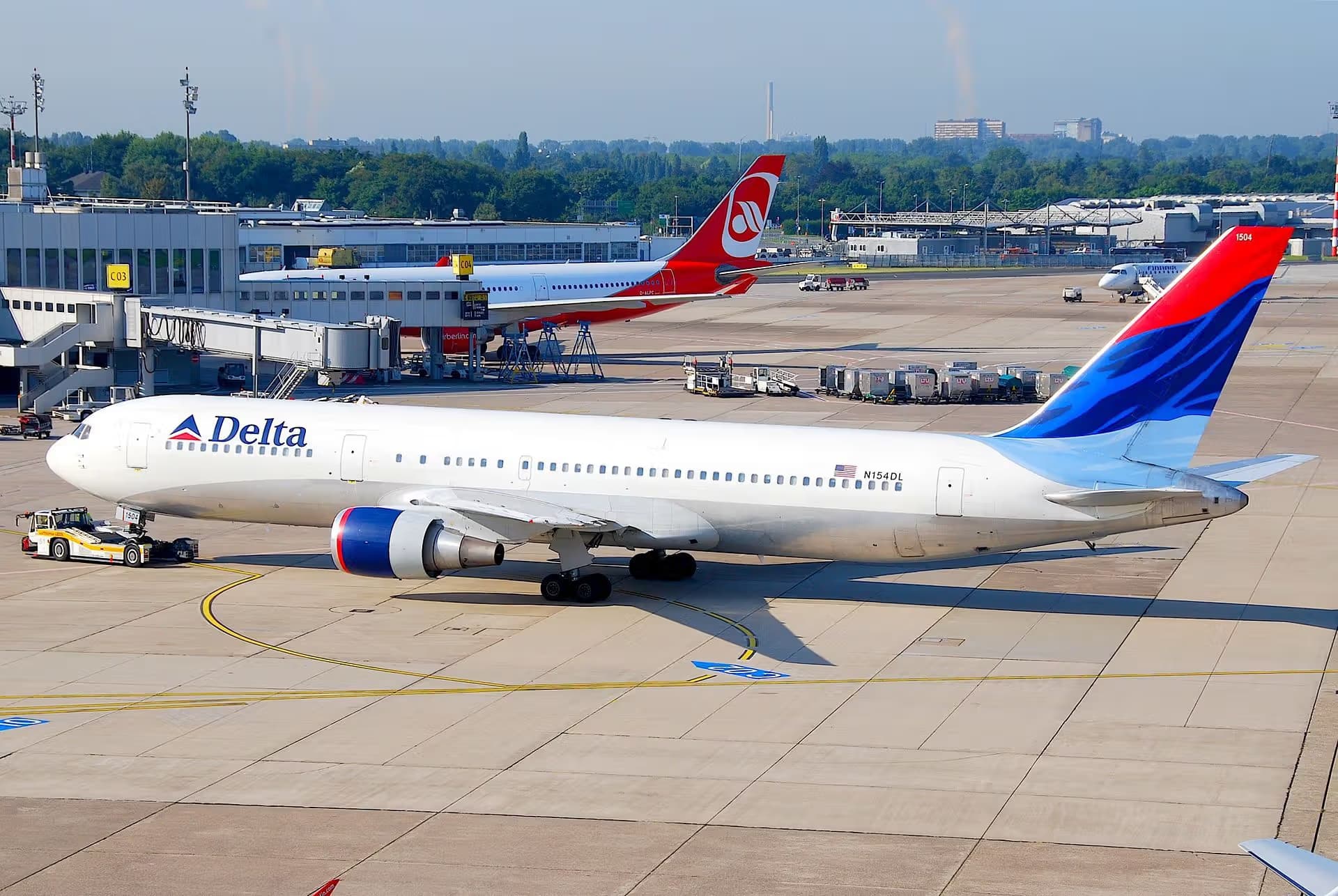 N154DL — Twin-engine aircraft