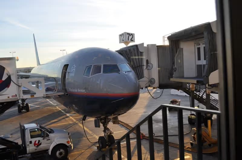 N667UA — Aircraft
