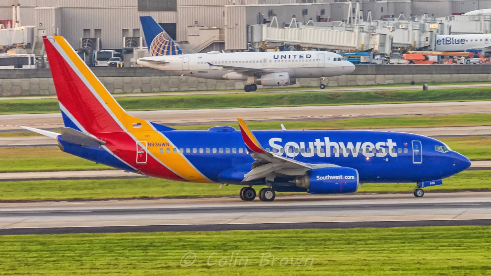 N936WN — Twin-engine aircraft
