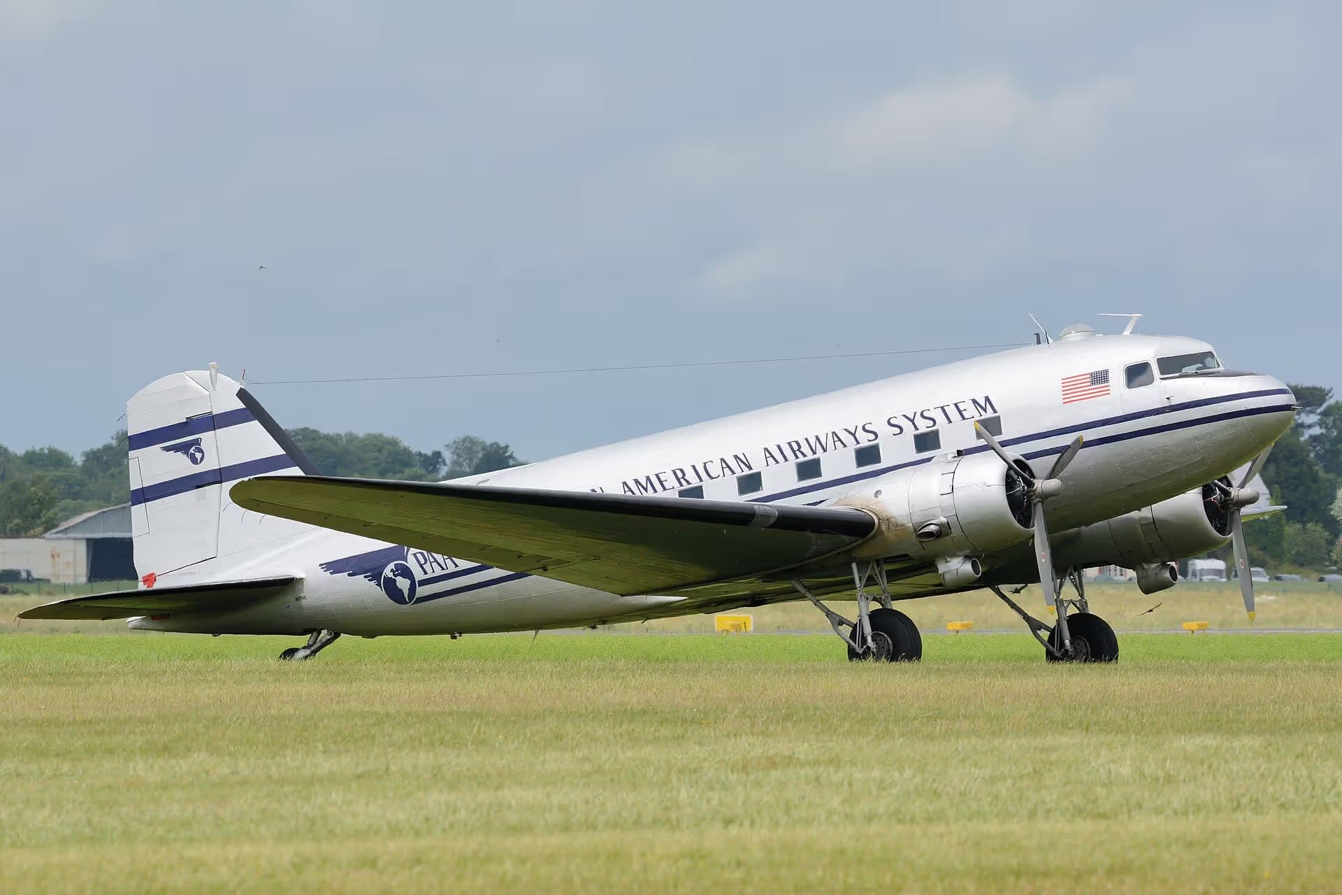 N877MG — Douglas