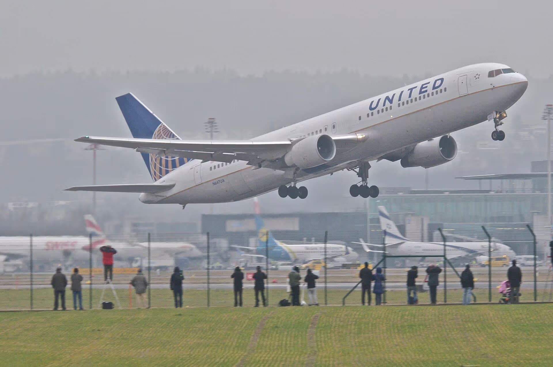 N647UA — Boeing
