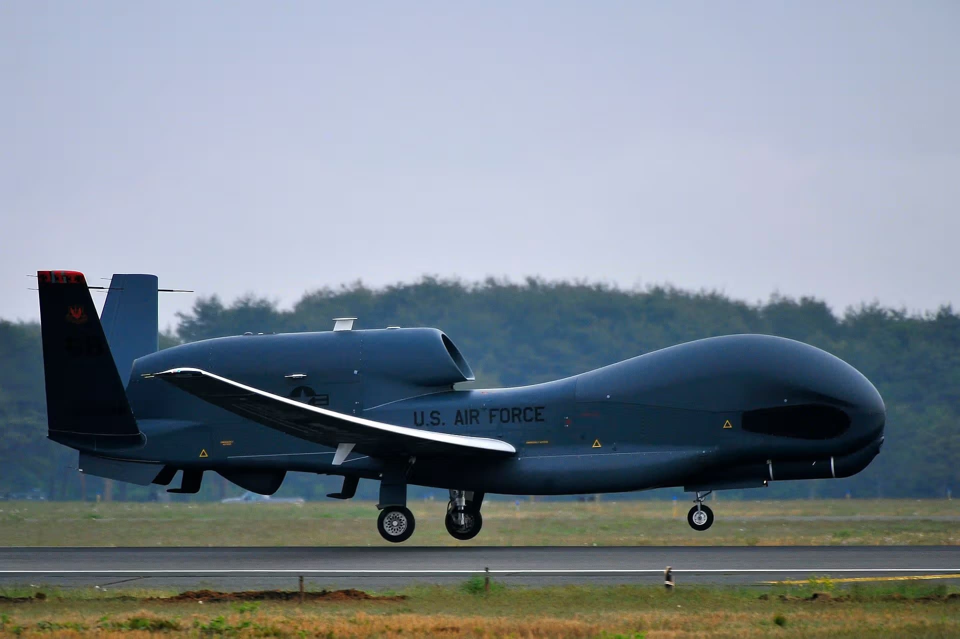 Unidentified — Aircraft at Andersen Air Force Base
