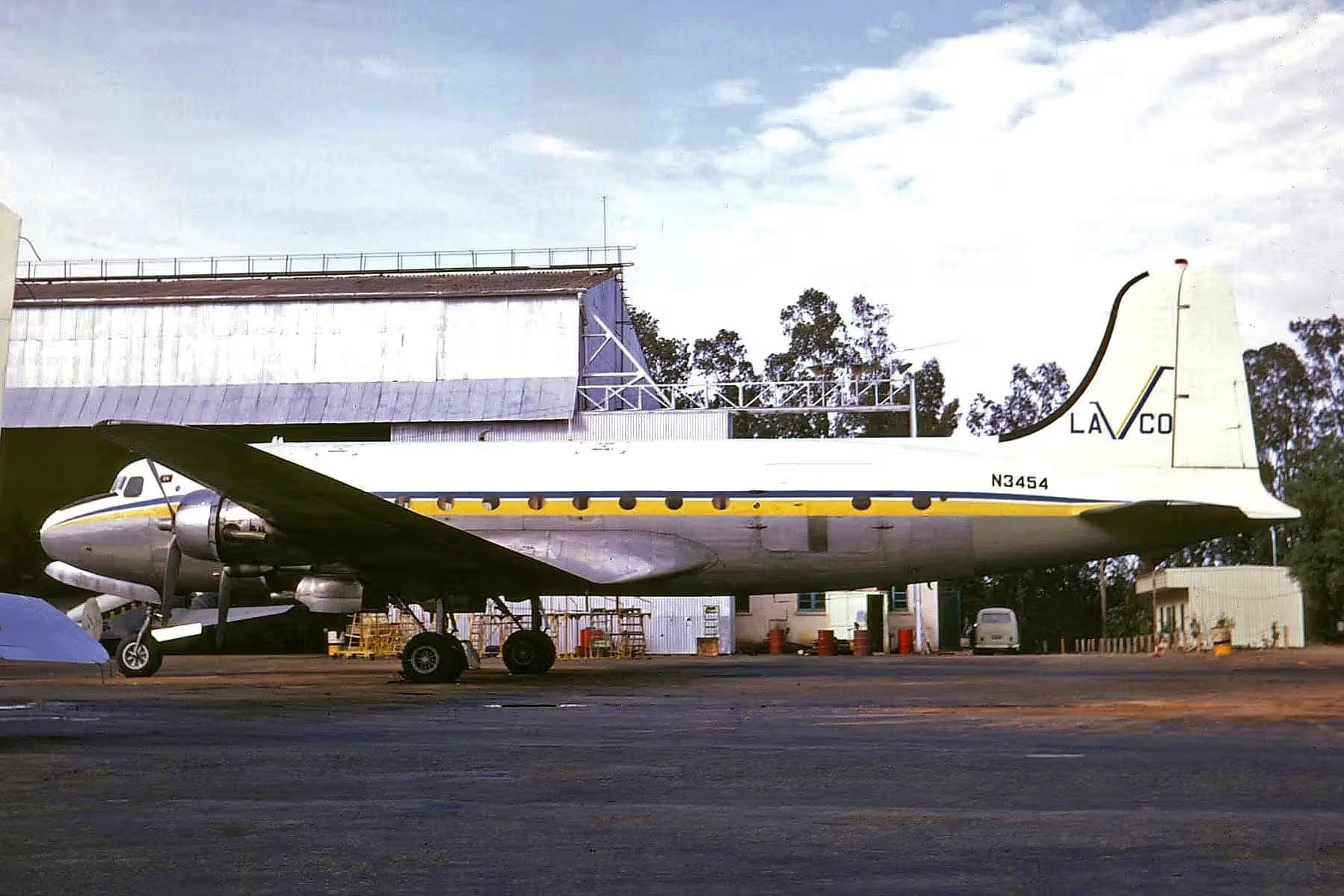 N3454 — Twin-engine aircraft
