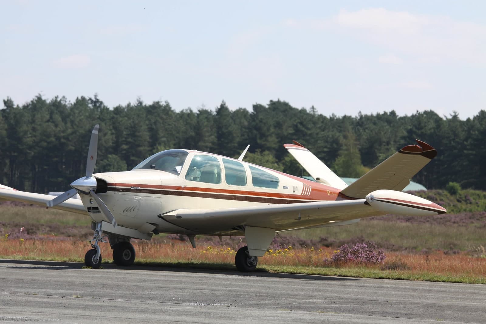 N3BR — Beechcraft