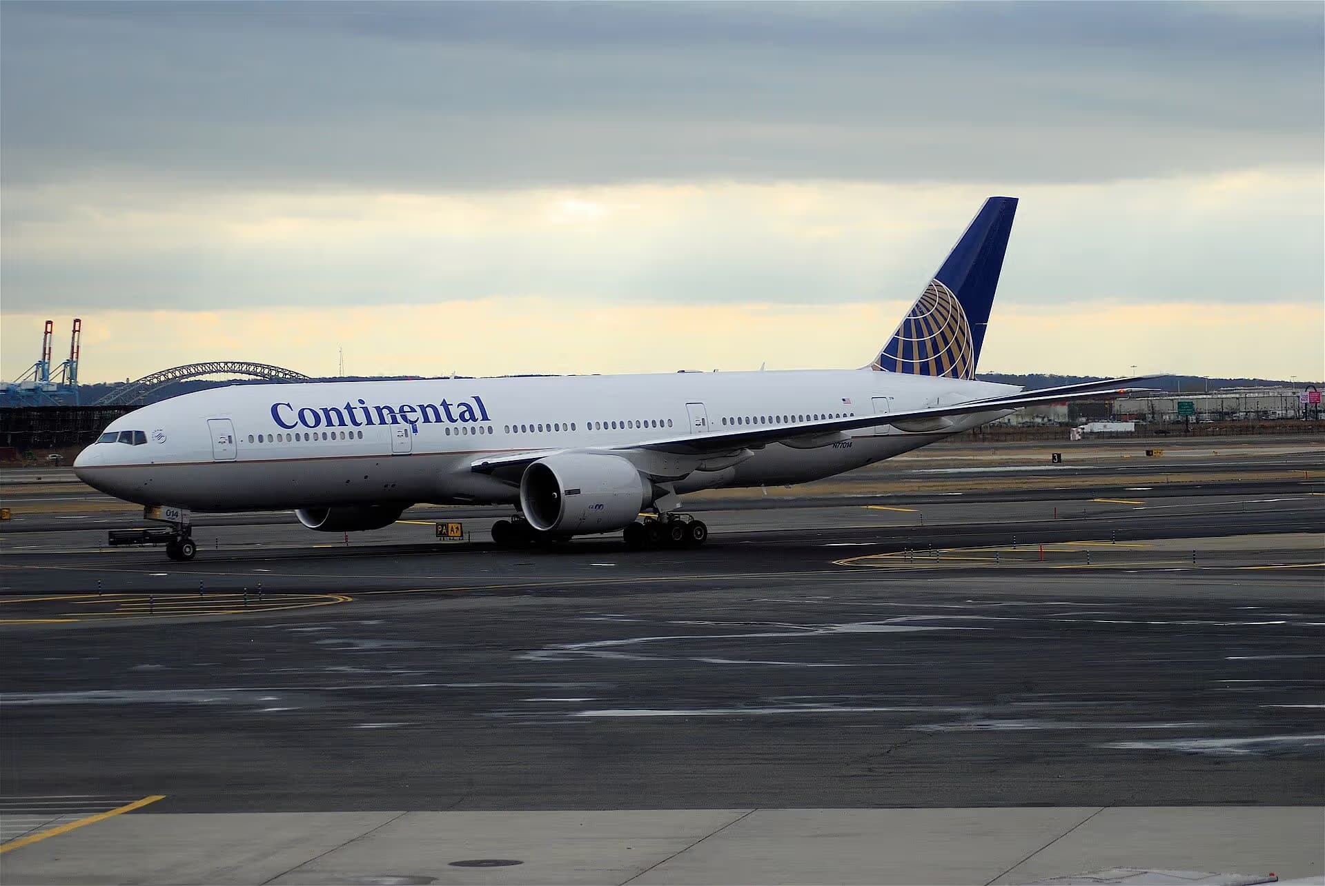 N77014 — Boeing