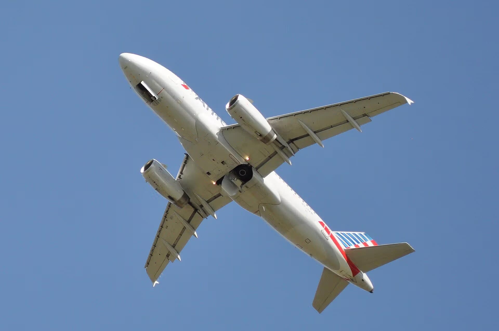 N808AW — Twin-engine aircraft