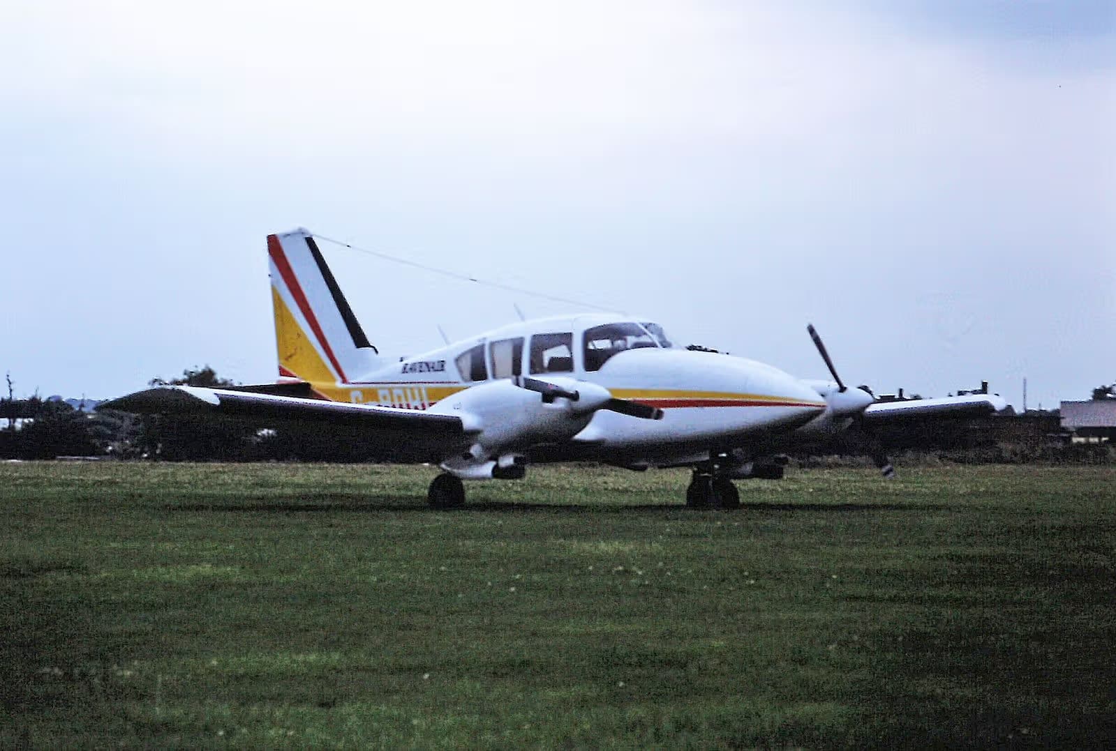 G-BDHL — Twin-engine aircraft