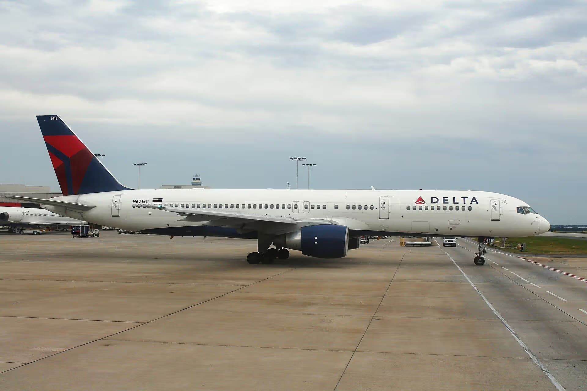 N6715C — Twin-engine aircraft
