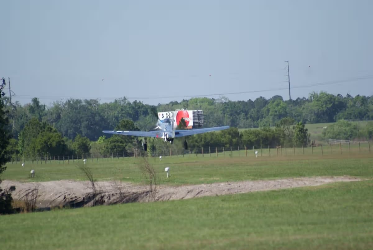 Unidentified — Single-engine aircraft