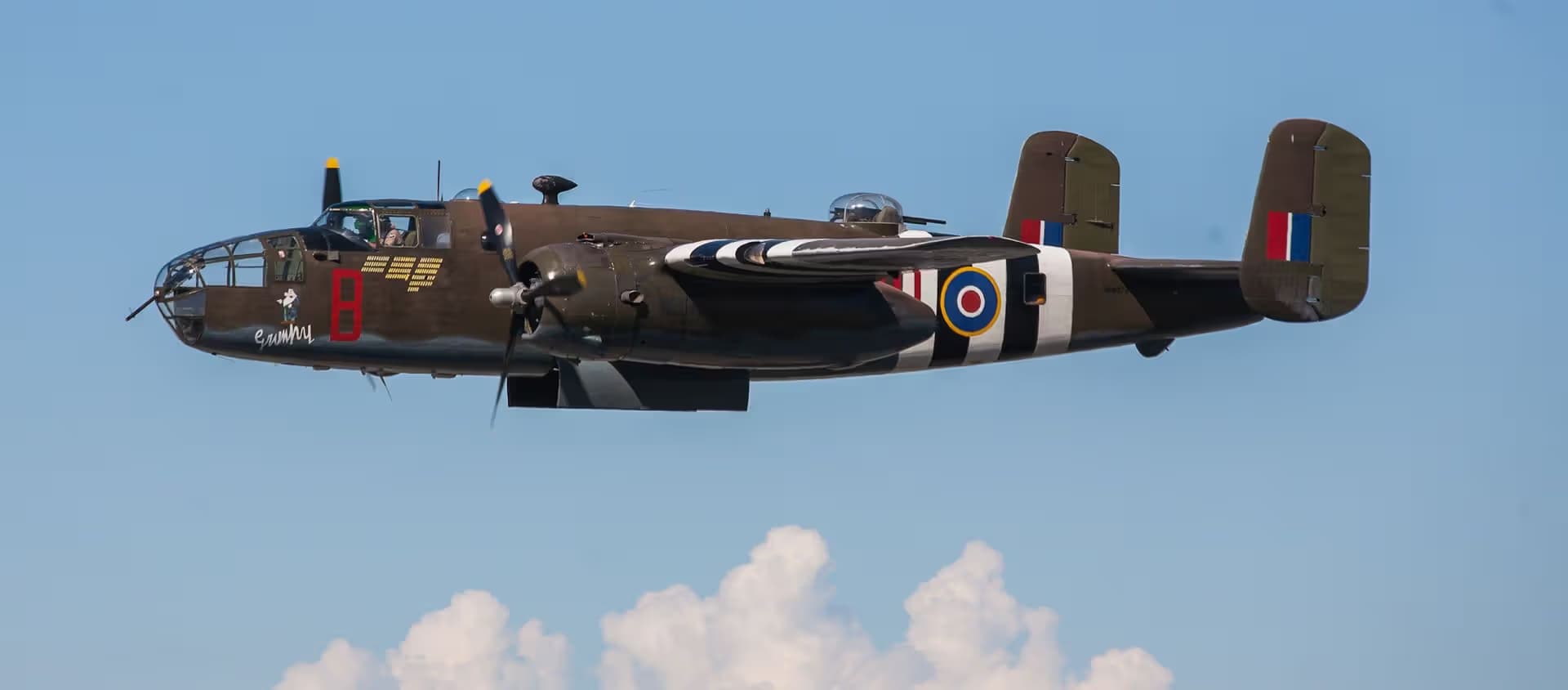 Unidentified — Twin-engine aircraft