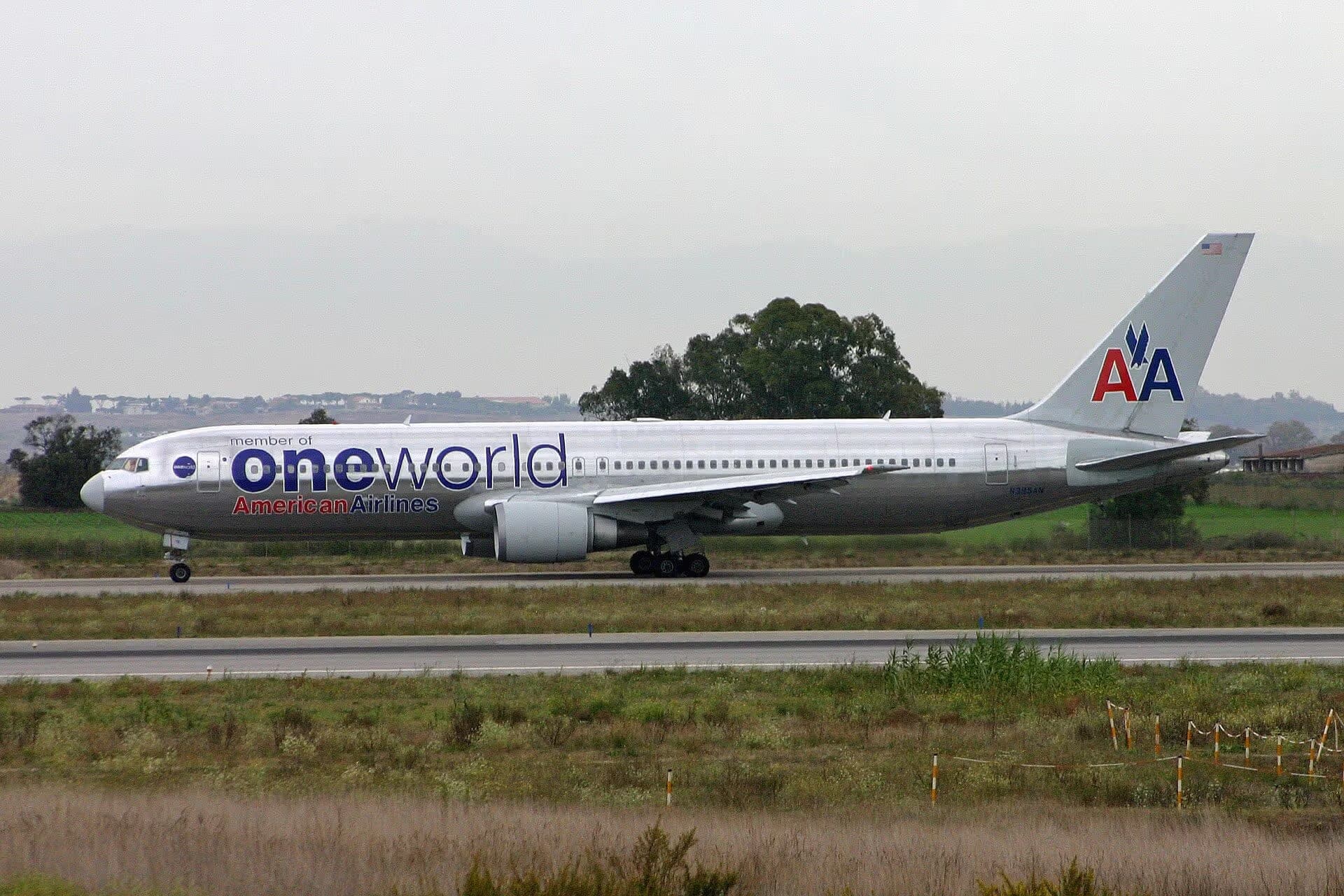 N395AN — Twin-engine aircraft