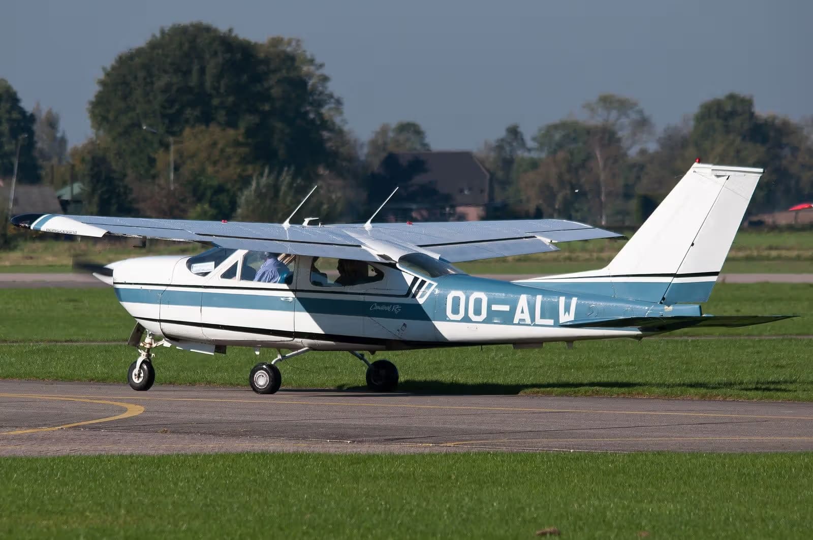 OO-ALW — Cessna